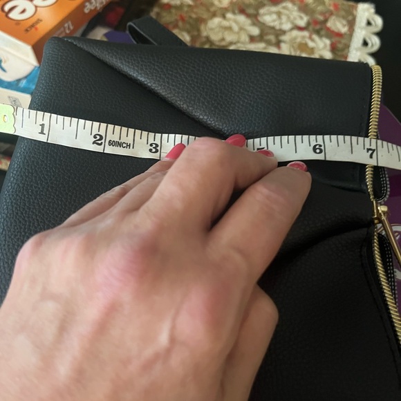 Bn Black Pyramid wristlet - Picture 5 of 5